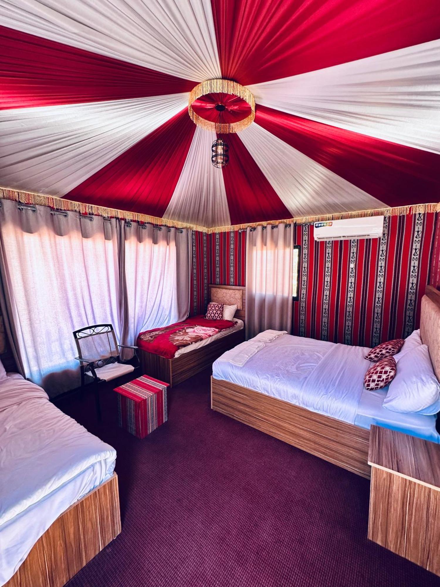 Holiday Inn Luxury Camp 와디럼 외부 사진