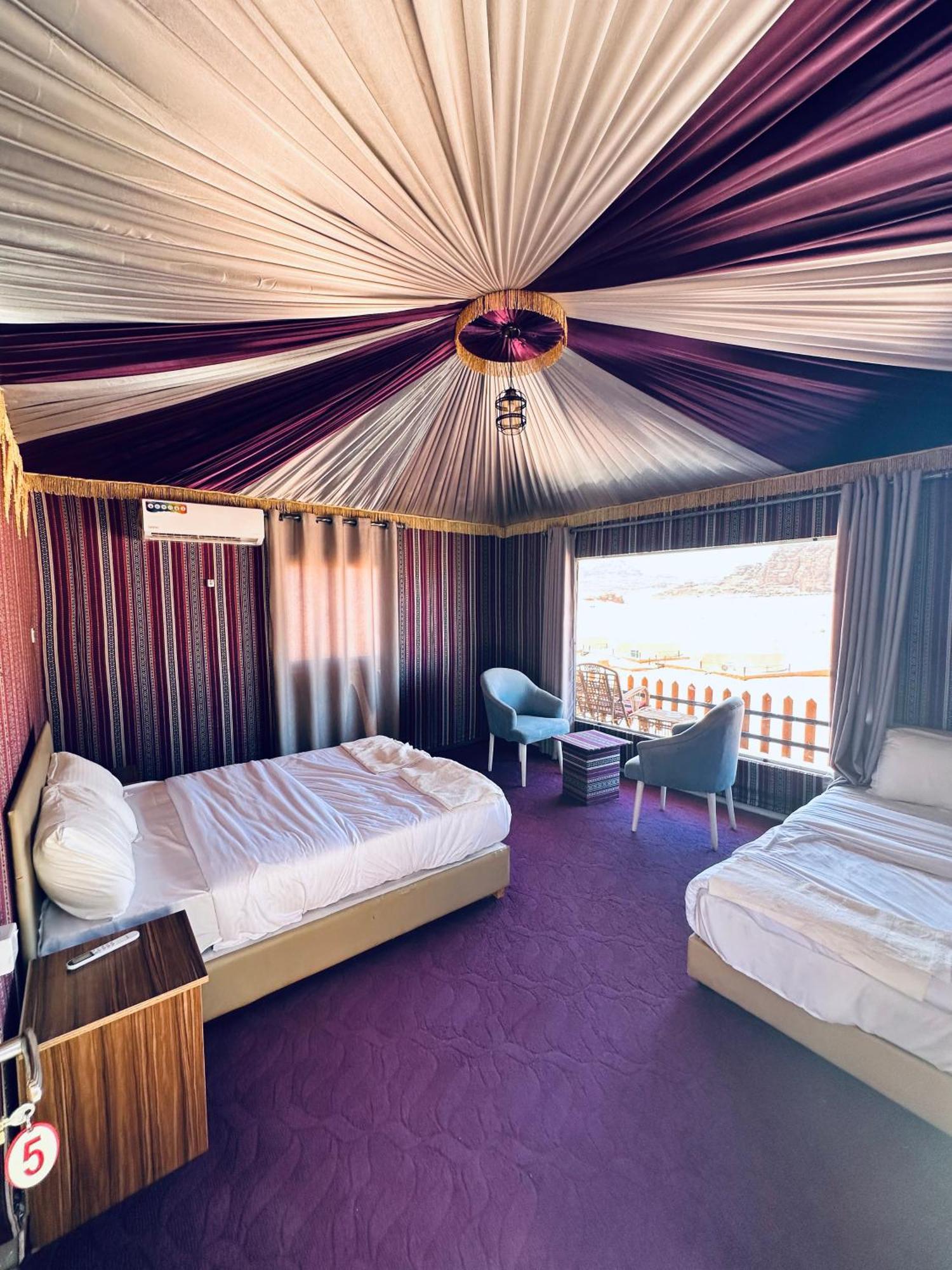 Holiday Inn Luxury Camp 와디럼 외부 사진